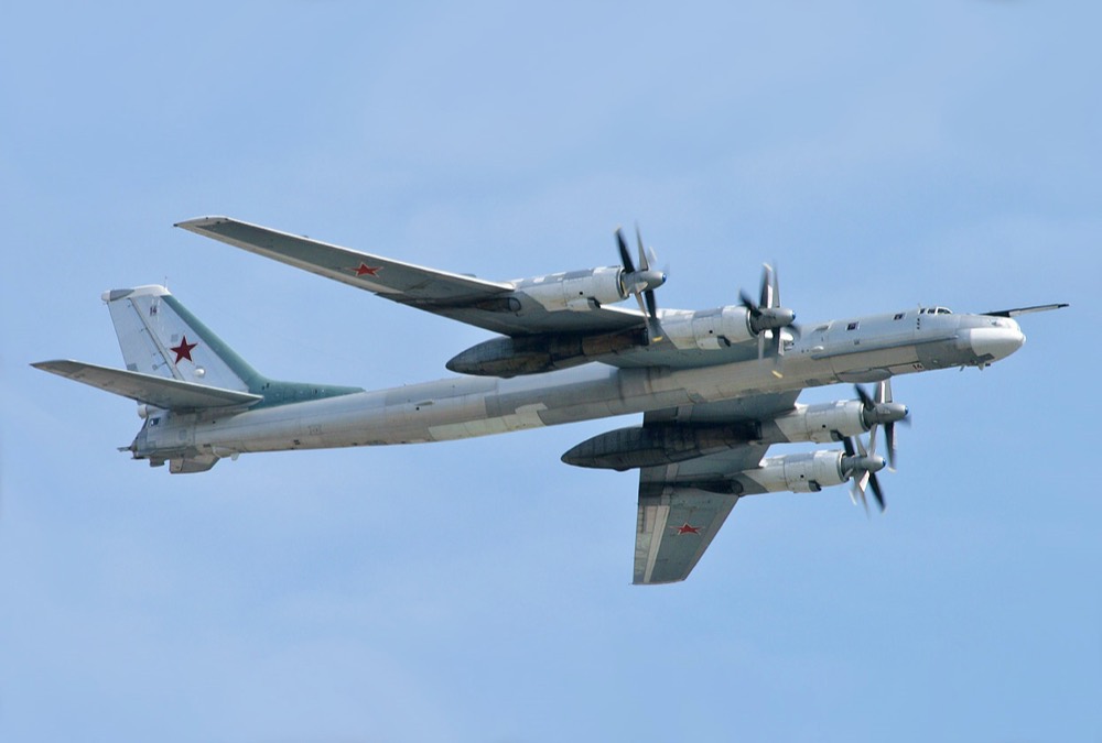Ту-95 у польоті